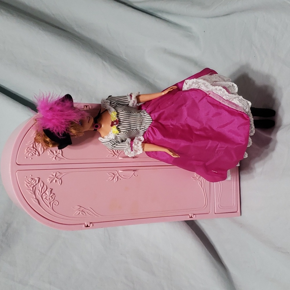 Vintage Barbie 1987 SWEET ROSES Armoire with Filigree Hangers - Picture 2 of 12